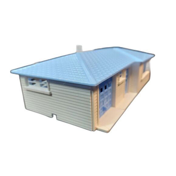 Plasticville House and Garage O & S Gauge Blue Roof, w/ Chimney, Snap Together - Picture 4 of 5
